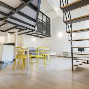 https://appartement-hyper-centre-place-des-terreaux.hotels-rhonealpes.com